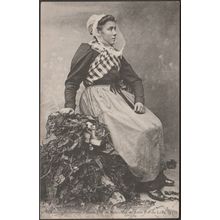 Jeune Fille de Roscoff et de Saint-Pol-de-Léon, c.1910 - Le Deley CPA ELD215
