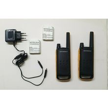 2 WALKIE TALKIES MOTOROLA TLKR T82 + CARGADOR + BATERÍAS + AURICULAR + MALETA