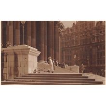 L66 : London. Outside St Pauls : a Judges real photo-style postcard