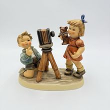 Hummel Celebration CLUB 25 Yrs 1977-2002 Camera Ready Porcelain Figurine Goebel