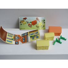Kinder Surprise Toy 2001 K01-12 Farm Buildings - With Insert