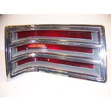 1967 CHRYSLER NEWPORT RH TAILLIGHT COMPLETE OEM #2606392 2606388