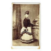 Victorian cdv photo young lady standing hat & gloves London photographer