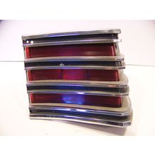 1967 CHRYSLER TOWN & COUNTRY WAGON COMPLETE RH TAILLIGHT OEM