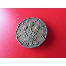 1944 GEORGE VI BRASS THREEPENCE FREE POST COIN - 3. AB