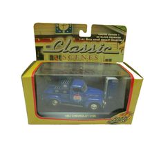 1:43 Diecast Limited Edition Classic Scenes Road Champs 1953 Chevy 3100