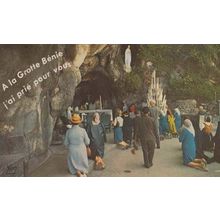 A La Grotte Benie Lourdes France Vintage Postcard