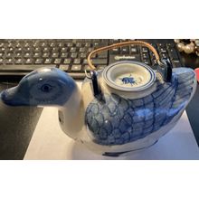 Hand Painted Chinese Duck Teapot 4 1/2 x 8 1/2"