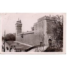 REAL PHOTOGGAPHIC POSTCARD OF CARDIFF CASTLE GLAMORGAN POSTED 1906 (2991)