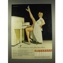 1976 Hanes Pantyhose Ad - Sandy Duncan