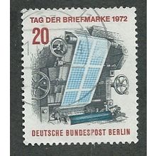 BERLIN - 1972 20pf 'STAMP DAY' FINE USED (EBID42-331)