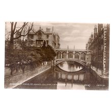 BRIDGE OF SIGHS, ST. JOHN'S COLLEGE CAMBRIDGE unused postcard. Valentine =