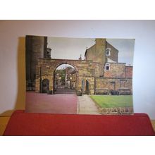 MASONIC GATES, UPPINGHAM SCHOOL, RUTLAND , used postcard 1980 pm =