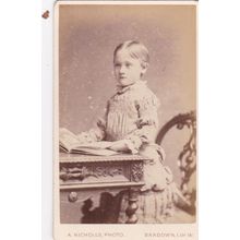 VICTORIAN CDV PHOTO- YOUNG GIRL, PRETTY DRESS, OPEN BOOK BY A. NICHOLLS, SANDOWN