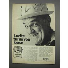 1966 Du Pont Lucite House Paint Ad - Turns Loose