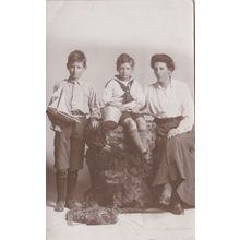 ED 217 MRS DEACON WITH AND SPADE 1918