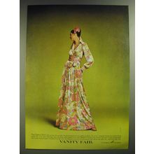 1974 Vanity Fair Loungewear Advertisement - Neal Barr - The Status Shirt