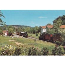Anten Grafsnas 3039 Jarnvag Tagmote Pa Qvarnabo Swedish Station postcard