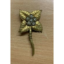 VINTAGE GOLD TONE METAL FLOWER SHAPED CLEAR STONES BROOCH 6.5 GRAM 6cm-LONG (P3)