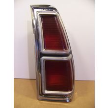 1977 DODGE ROYAL MONACO STATION WAGON RH TAILLIGHT LENS & HOUSING OEM 76 75