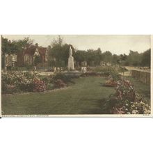 NICE PRINTED POSTCARD of EMBANKMENT GARDENS BEDFORD BEDFORDSHIRE (611)