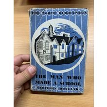1946 1ST EDITION "THE MAN WHO MADE A SCHOOL" GEOFFREY HOYLAND HARDBACK BOOK (P2)