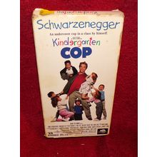 VHS 1991 MCA UNIVERSAL HOME VIDEO-KINDERGARTEN COP-RATED.. PG13