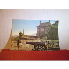 THE RAMPARTS, EDINBURGH CASTLE, SCOTLAND unused vintage postcard (A) =