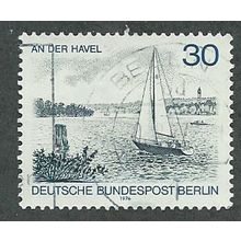 BERLIN -1976 30pf 'BERLIN VIEWS- YACHT ON THE HAVEL' FINE USED (EBID49-609)