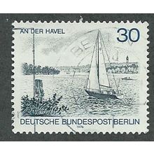 BERLIN -1976 30pf 'BERLIN VIEWS- YACHT ON THE HAVEL' FINE USED (EBID49-609)