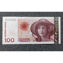 Banknote Norway 100 Kroner. 1995. Serial Number 07002004