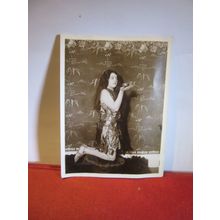 UNKNOWN GIRL DOING SOMETHING STRANGE!! vintage photograph =