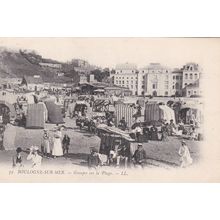 EC944 BOULOGNE SUR MER - GROUPS SUR LA PLAGE . LL PRINTED POSTCARD