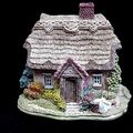 Lilliput Lane Wash Day Cottage Thatched Collect...