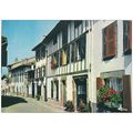 64 - Saint-Jean-Pied-de-Port - la rue de la cit...