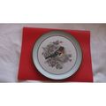 PURBECK POTTERY / DECORATIVE PLATE DEPICTING BI...