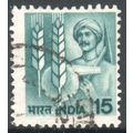 India 1979 - SG 923 - 15p green - Farmer and Ag...