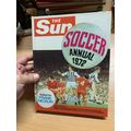 1971 "THE SUN SOCCER ANNUAL 1972" FOOTBALL SOCC...