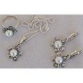 White artificial pearls set