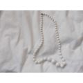 NECKLACE /WHITE GRADUATING PLASTIC APPROX 18" (...