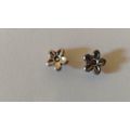 Silver Daisy Flower Earrings Pierced Stud Earri...