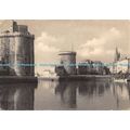 D020548 La Rochelle. Sortie du Port. Tours St. ...