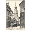 22 - DINAN - La Rue et la Tour de l'Horloge