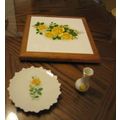 YELLOW ROSES ON WHITE LARGE HOT PLATE TRIVET, S...