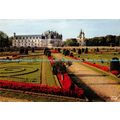 D017572 Chenonceaux. Le chateau et ses jardins....
