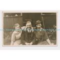 C014542 Two Woman in the Middle Men