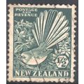 New Zealand stamps 1935 - SG 556 - 1/2d Collare...