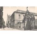 10 - TROYES - la grille de l'hôtel Dieu et la c...