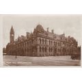 B649 MIDDLESBROUGH -TOWN HALL . R/P POSTCARD