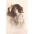 CARTE POSTALE - MODE - FEMME A CHAPEAU - REF 76